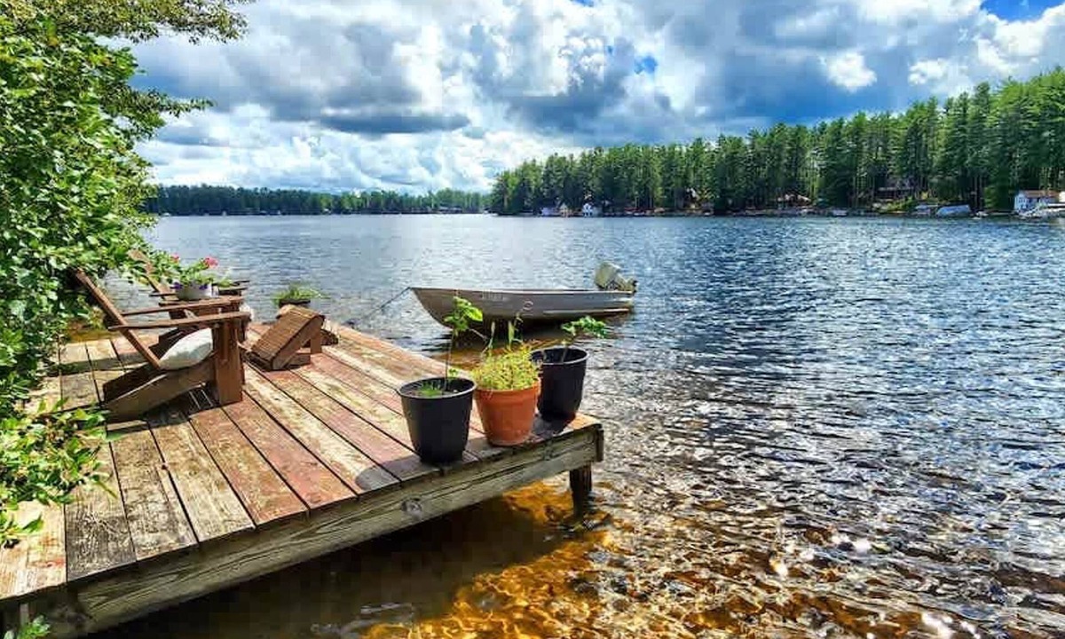 Brantingham House | Private Island 5 Homes 2 Hottub Boat -sleeps 17