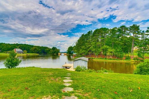 Roanoke Rapids House | Private Island Getaway in Roanoke Rapids w/Grill!