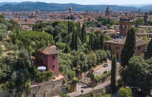 Santo Spirito Villa | Private Jacuzzi - Villa Bellosguardo in Florence Historic Center
