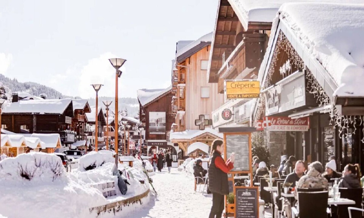 Les Gets Ski Chalet | Private Jacuzzi with views to the Exotic French Alps