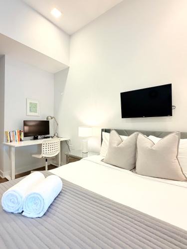 Downtown Apartment | Private Kitchen, Walk to everything, PPAC & Convention Center