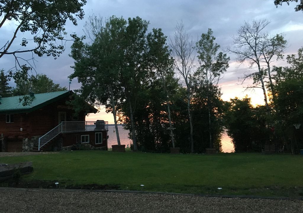 Lac La Biche House | Private Lakefront Log Cabin with private Dock