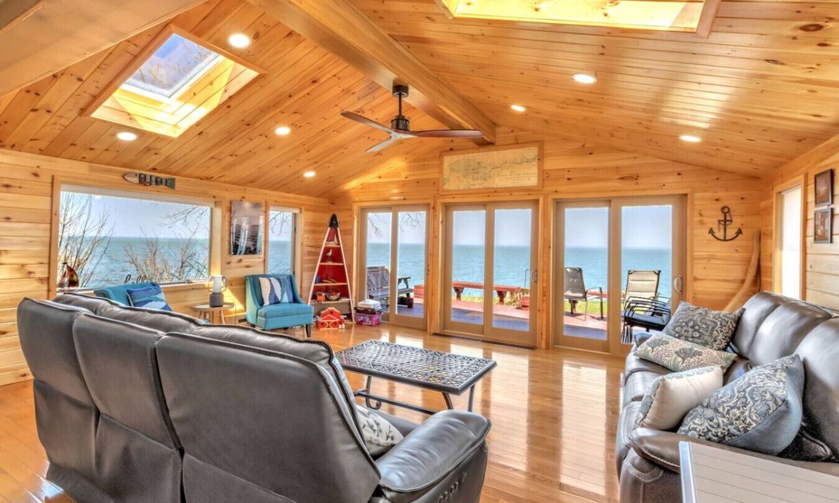 Youngstown Cabin | Private Lakefront Cottage Retreat near Niagara