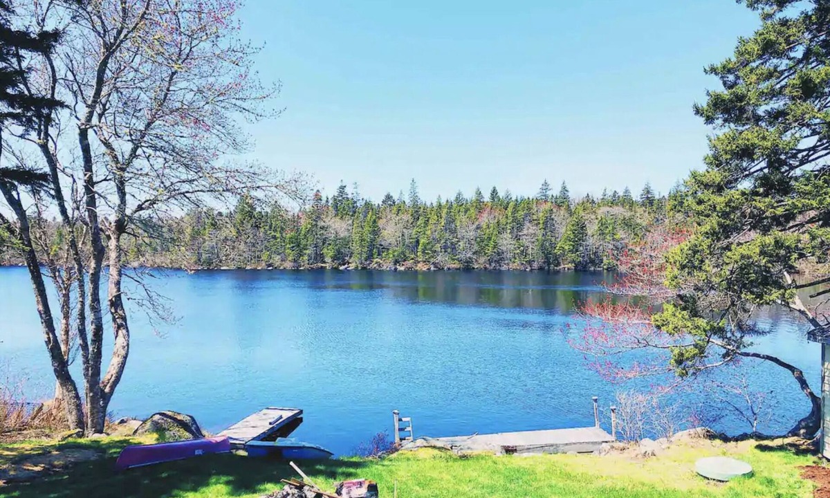 Prospect Bay House | Private Lakefront Escape | Swim, Sip Wine & Stargaze | 25 Mins to Halifax