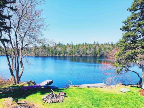 Prospect Bay House | Private Lakefront Escape Swim Sip Wine Stargaze 25 Mins to Halifax