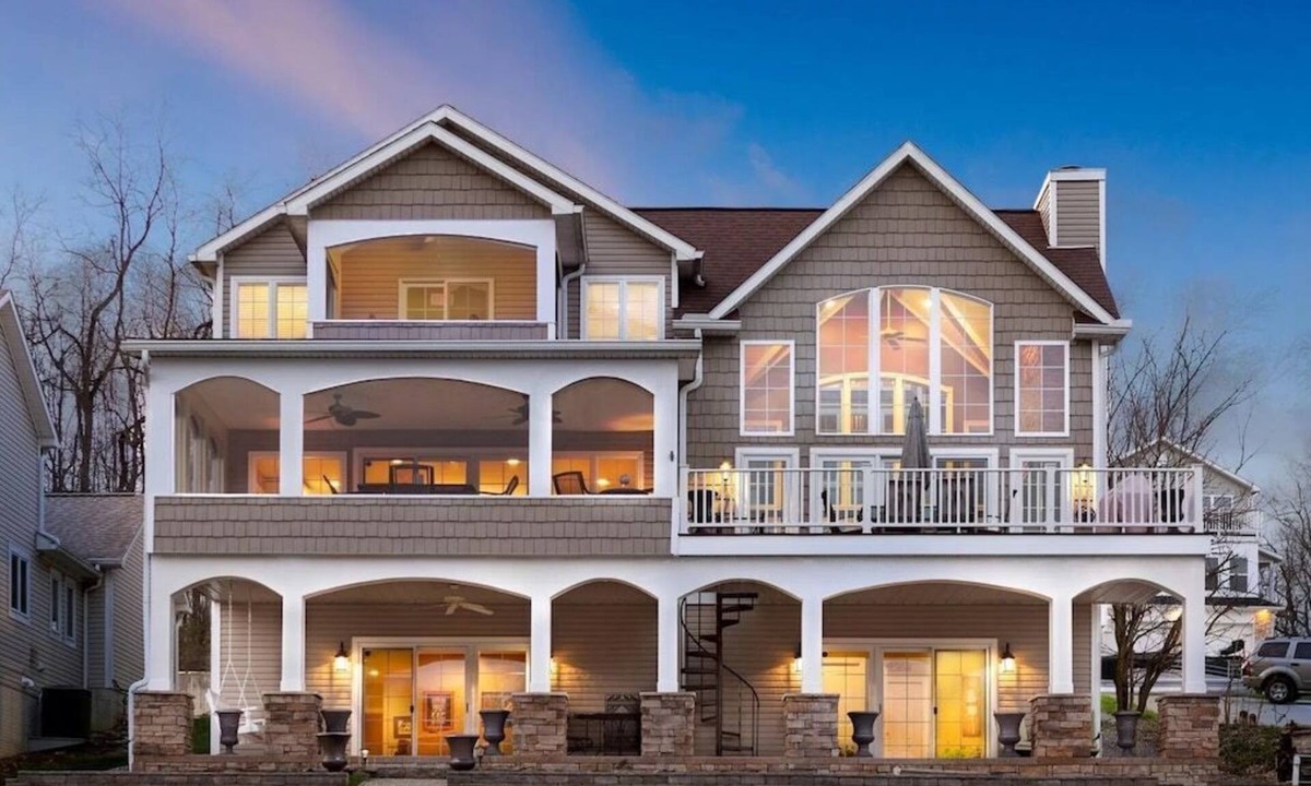 Howard House | Private Lakefront Home|Views, Dock, Hot Tub, Kayak