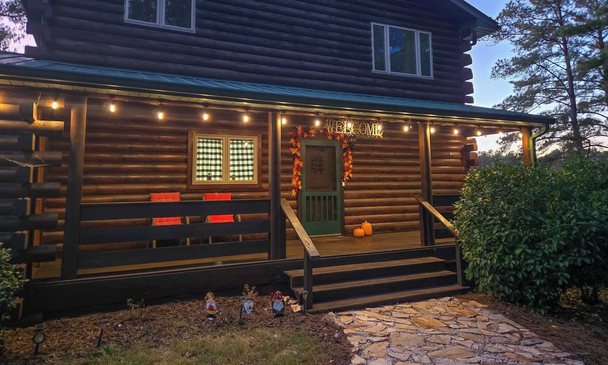 Aberdeen House | Private Lakeside Cabin - Minutes from Pinehurst Village & Golf
