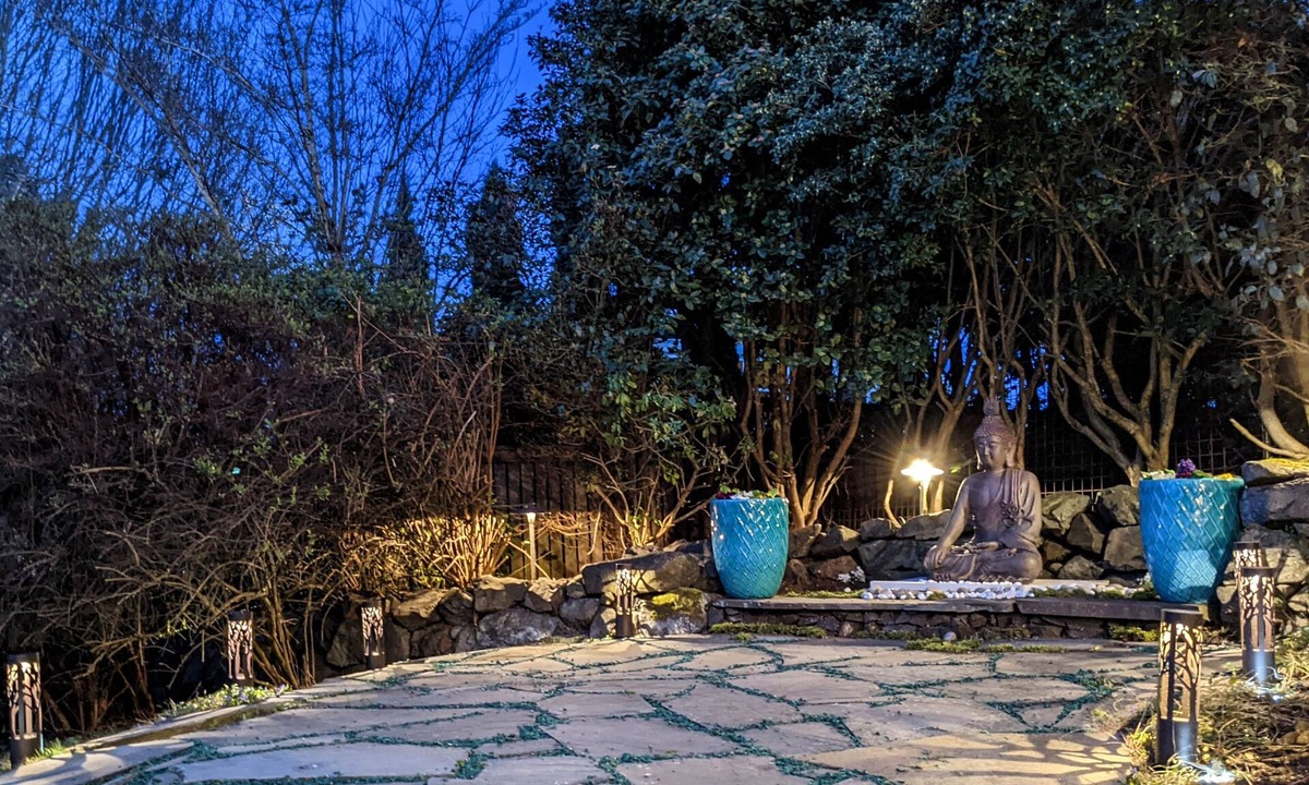 Leschi House | Private Leschi Suite with Views, Patio & Sport Court.