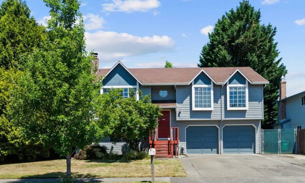Gresham Bed & Breakfast | Private level of the house with SPA near PDX and famous waterfalls and mountain!