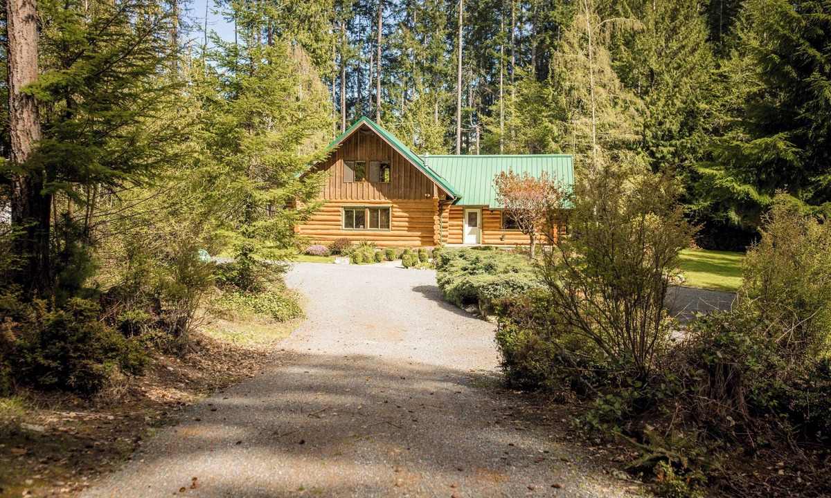 Clinton Cabin | Private Log Cabin on Whidbey Island