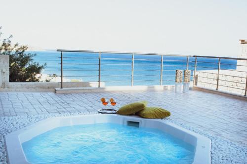 Kastri Villa | Private Luxury Villa with Whirlpool - Walk to Beach