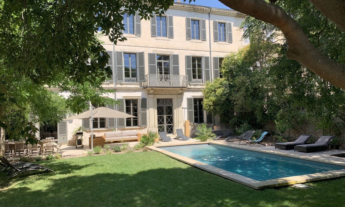 Carpentras House | Private mansion with bucolic garden in the heart of the city.