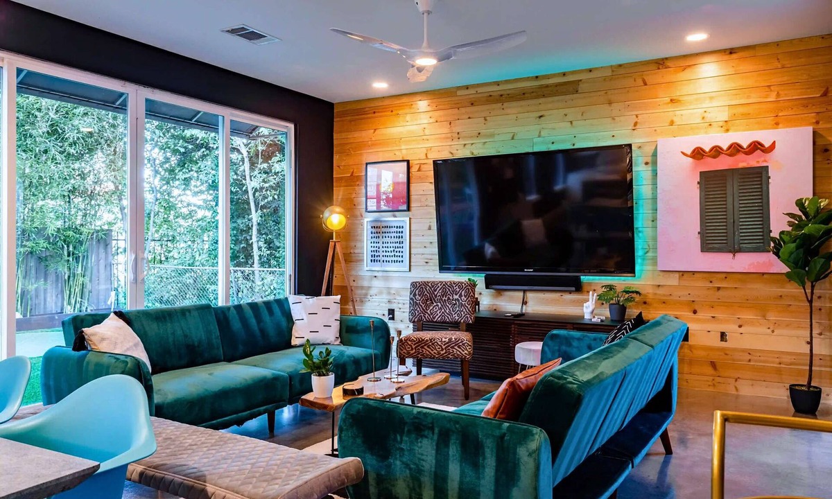 Holly Cottage | Private Mini Golf and Covered Fireplace Lounge