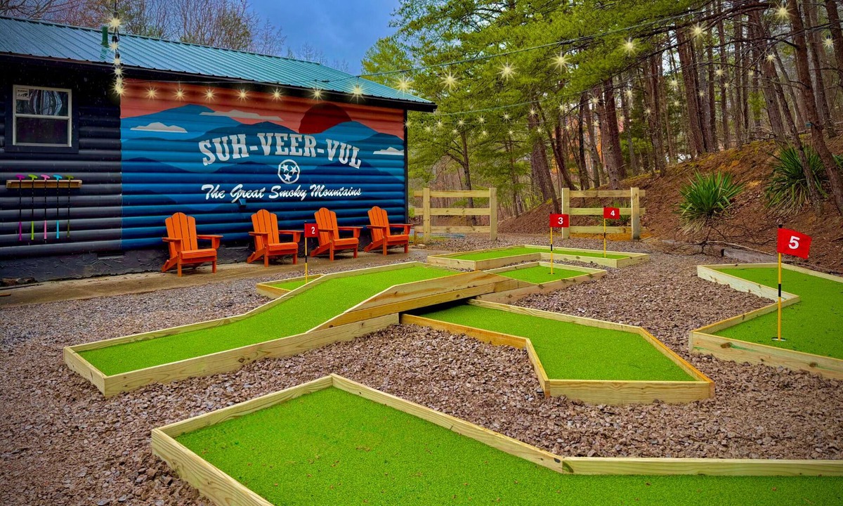 Sevierville Cabin | Private Mini Golf, Hot Tub, Fire pit Family Favorite in peaceful location