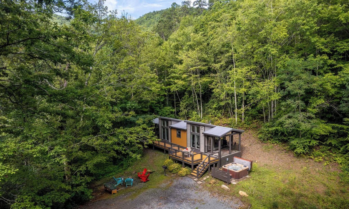 Robbinsville Cottage | Private Mountain Cottage with Hot Tub