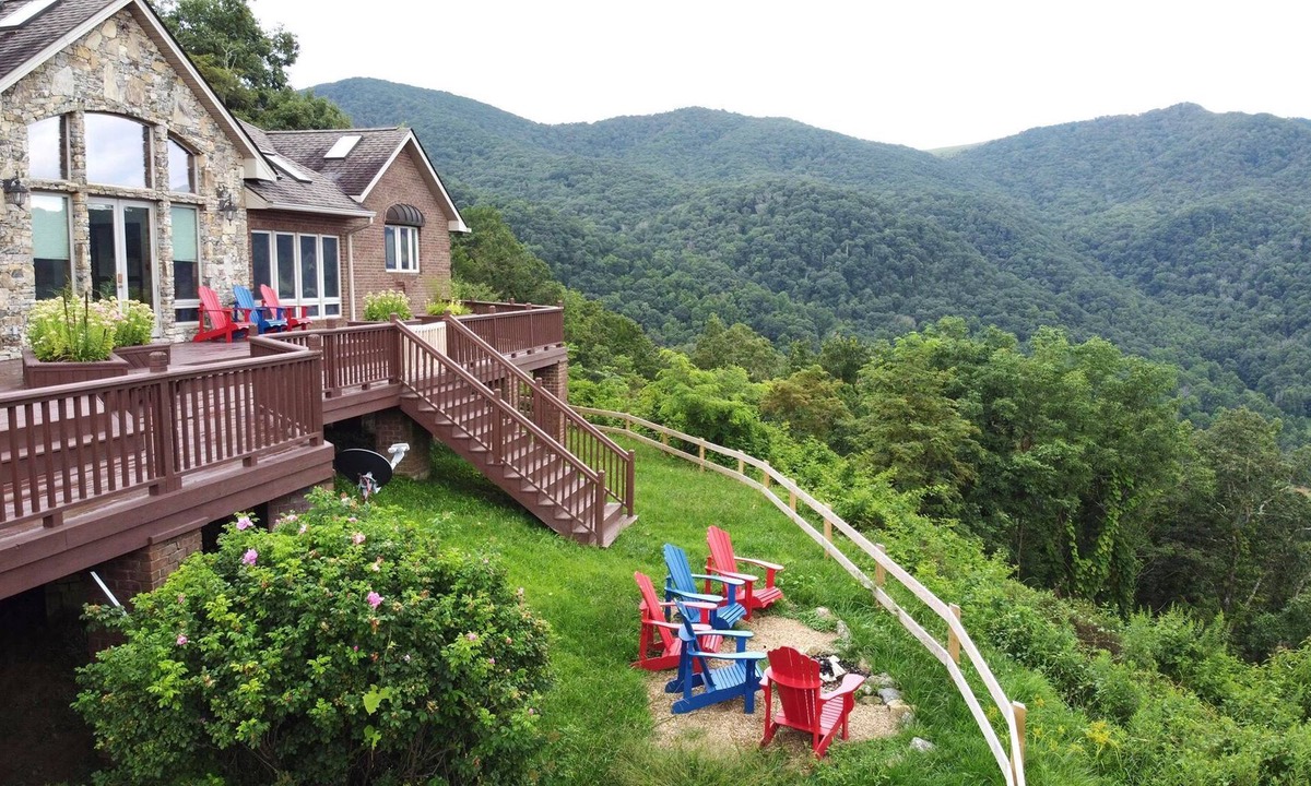 Clyde House | Private mountain on 36 acres with 100 mile views west over the Smokey mountains