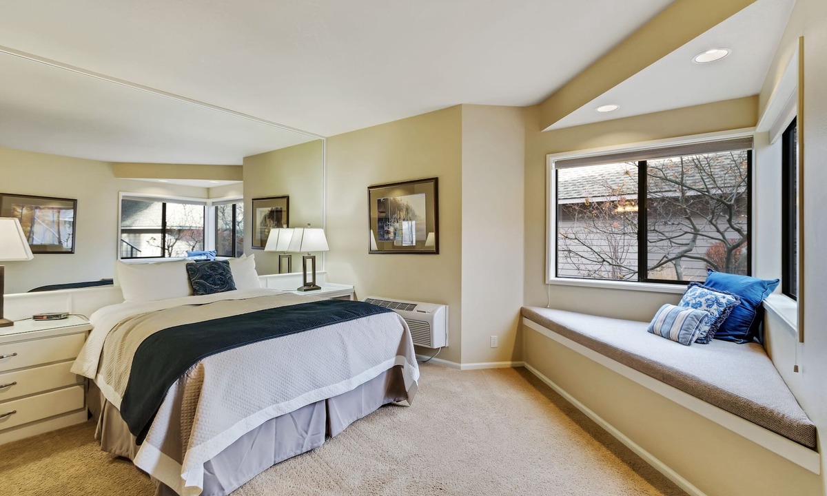 Century West Hotel | Private Mt. Bachelor Village suite in Bend with access to resort hot tubs/pool