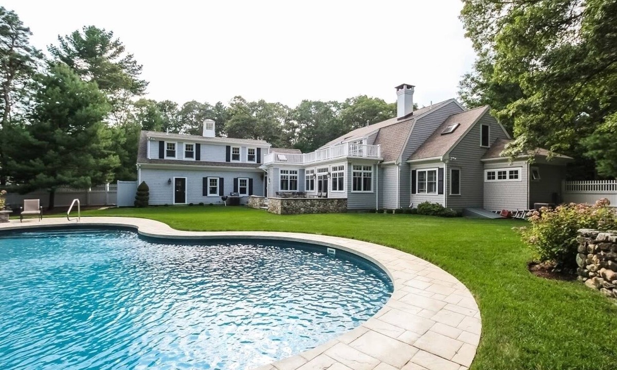 Osterville House | Private Nantucket style home with heated pool and beach pass