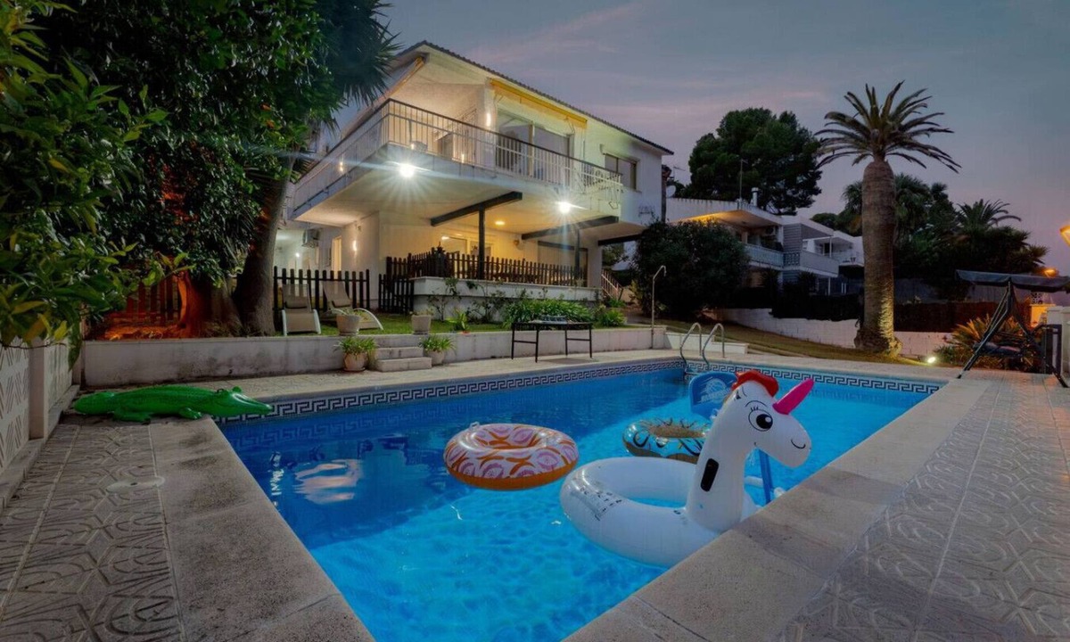 Salou Villa | Private Oasis · Pool · Beach BBQ · Golf & Hoops