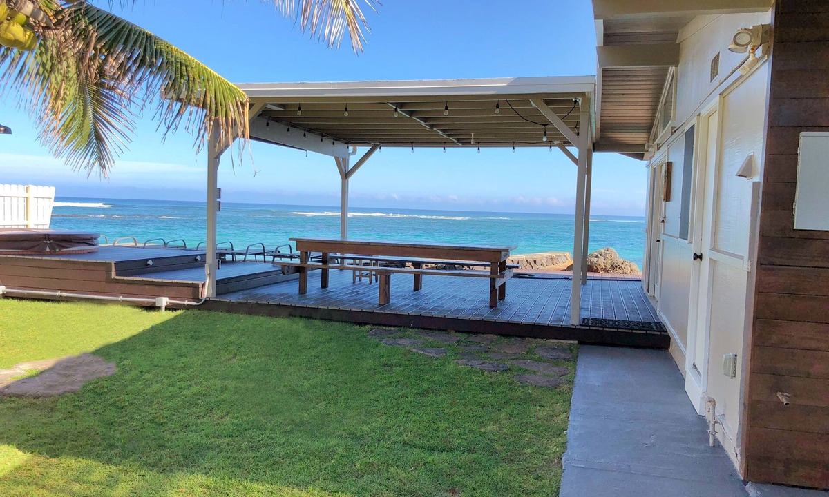 Waialua House | Private Oceanfront Hot-Tub Mini-Resort North Shore O’ahu