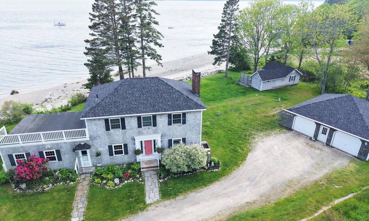 Brooklin House | Private Oceanfront Oasis 4-bedroom house in Brooklin perfect for your getaway