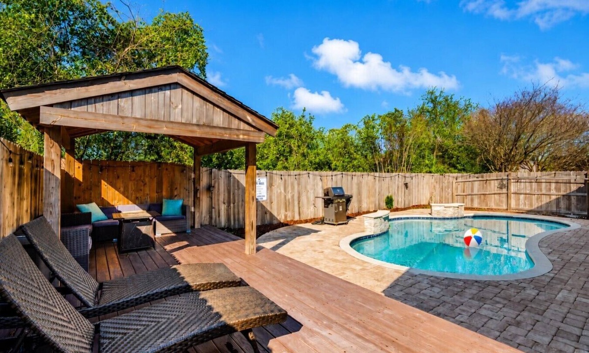 Gulf Breeze House | Private (optional) Heated Pool King Beds-NearBeach