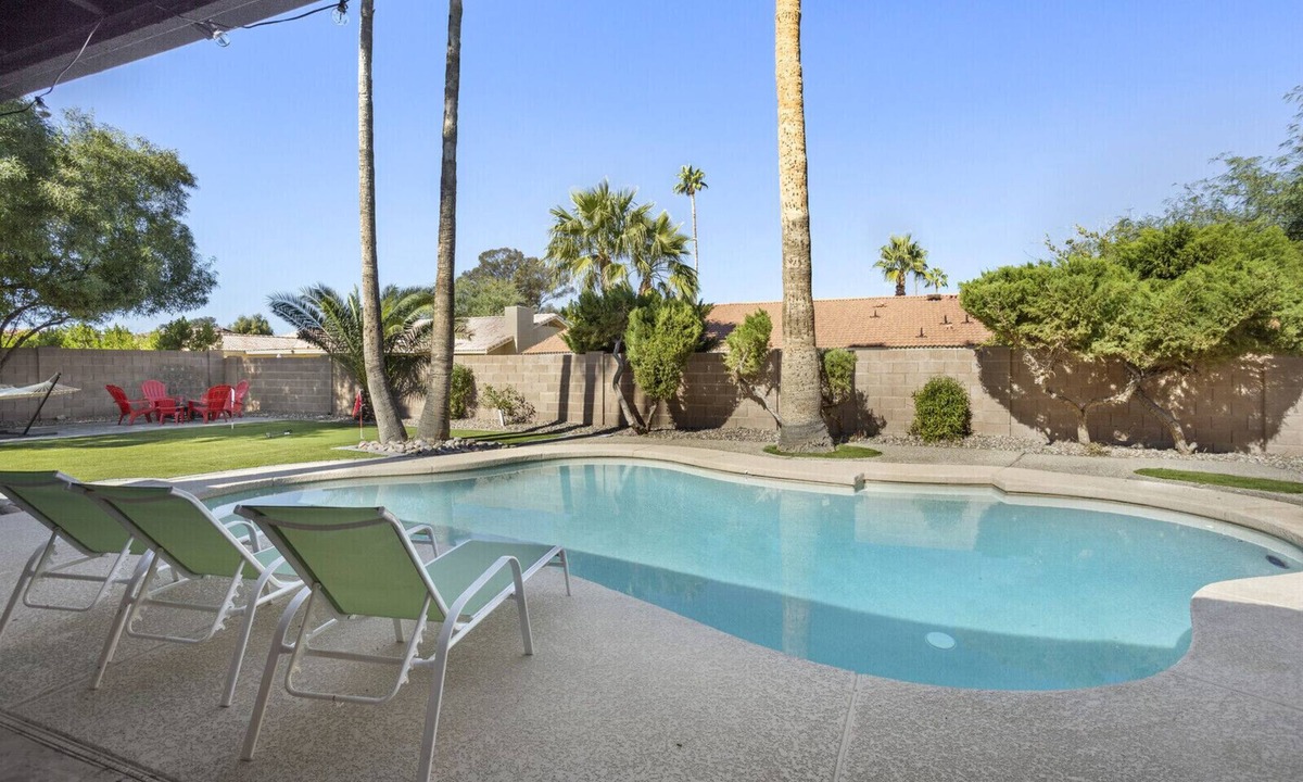 Paradise Valley Village Resort | Private Paradise in Shea Heights, Phoenix