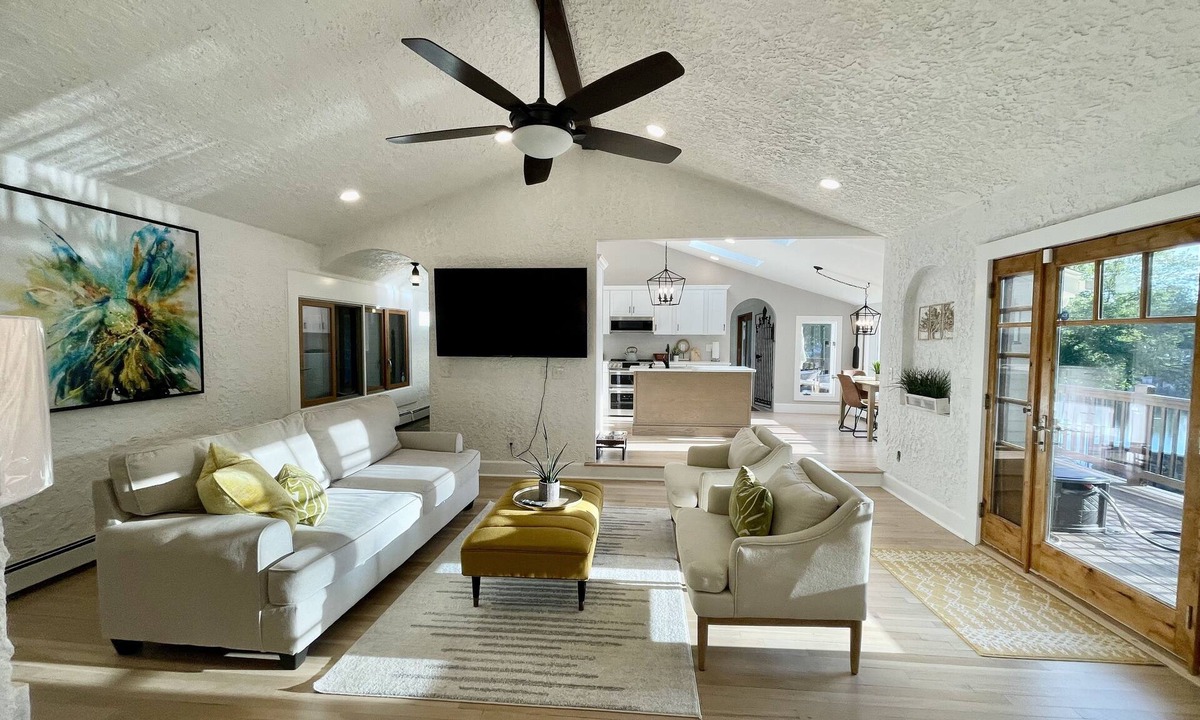 Coventry House | Private, Peaceful & Exquisite LAKE FRONT Property w EXPANSIVE HEATED POOL