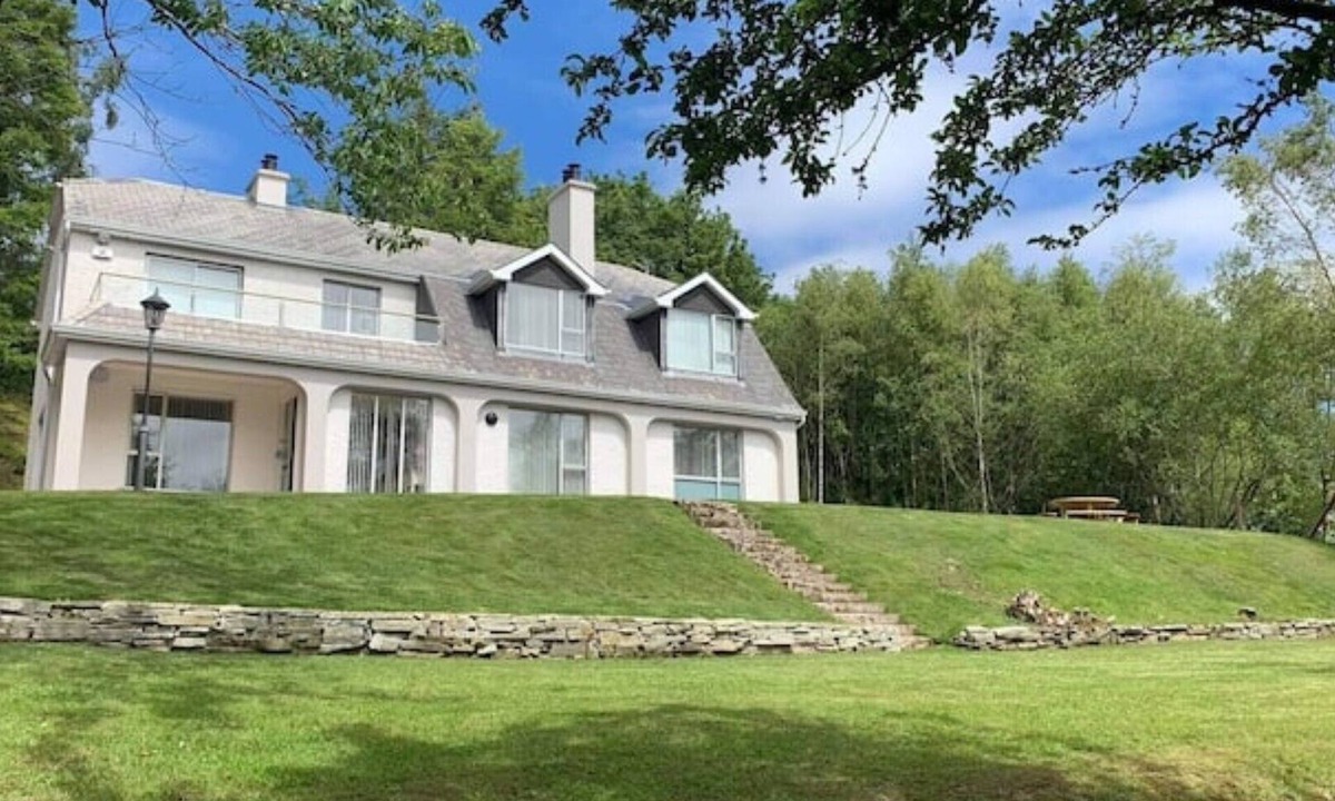 Donegal House | ★ Private & Peaceful | 5 mins to Donegal Town ★