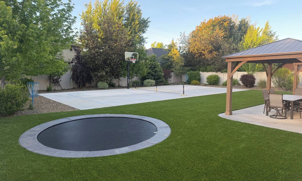 Eagle House | Private Pickleball, Basketball, Gaming Room!