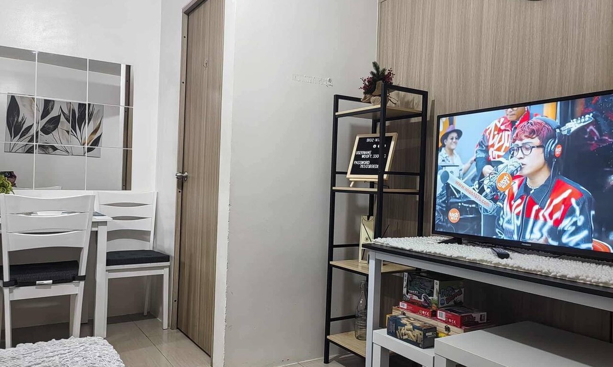 Barangay 76 Condo | Private place 2 BR with Balcony located in prime location in mall of Asia