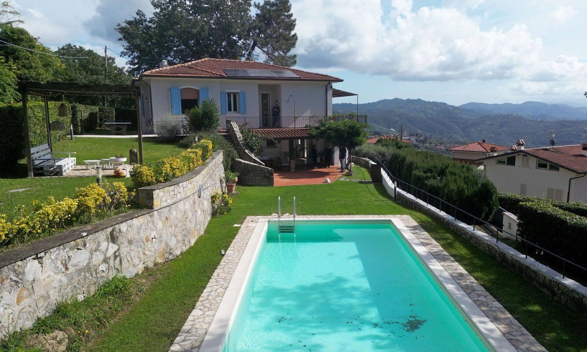 Corsanico Villa | Private pool, A/C, Sea View, 8 Sleeps, Garden