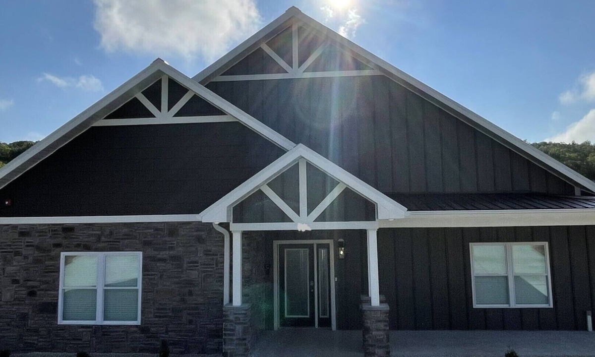 Branson House | PRIVATE POOL AND HOT TUB! In Town spacious 8 Bedroom and 8.5 Bathroom home.