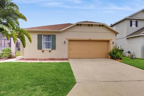 Windwood Bay House | Private Pool, Great for Kids, 12 Miles to Disney Dogs OK, Snowbirds Welcome