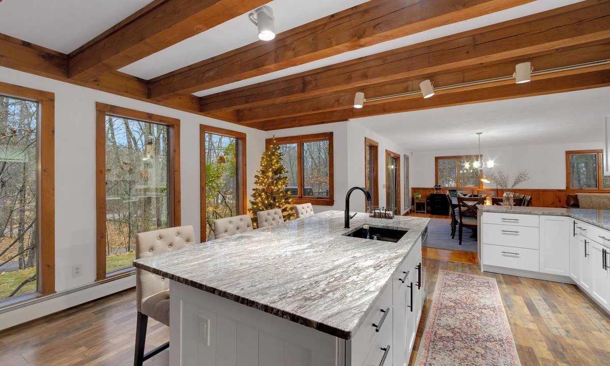 Windham House | Private Pool & Hot tub! Minutes to Sebago Lake! Nature! Perfect all year-round.