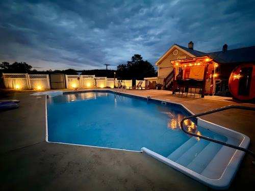 Mount Jackson House | Private Pool HotTub Sauna Wineries Hikes