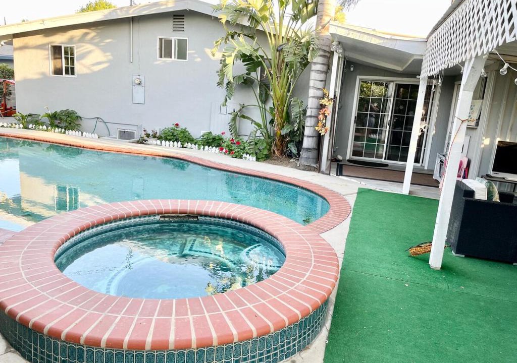 Winnetka House | Private Pool House with Spa, Family-Friendly 3BR