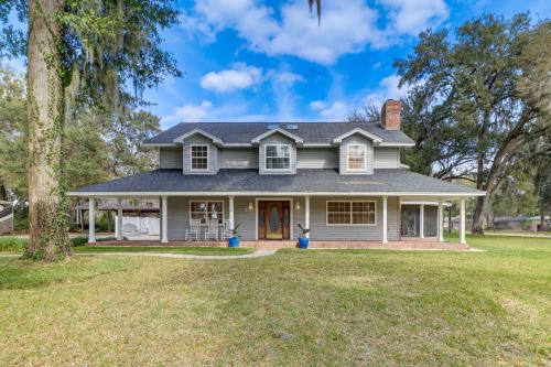 Wildwood House | Private Pool & Lake Views: Family Home in Oxford