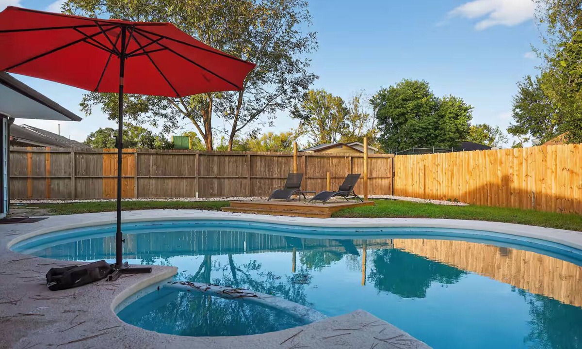 Houston House | Private Pool-Paradise - 5BR- Close to Everything!