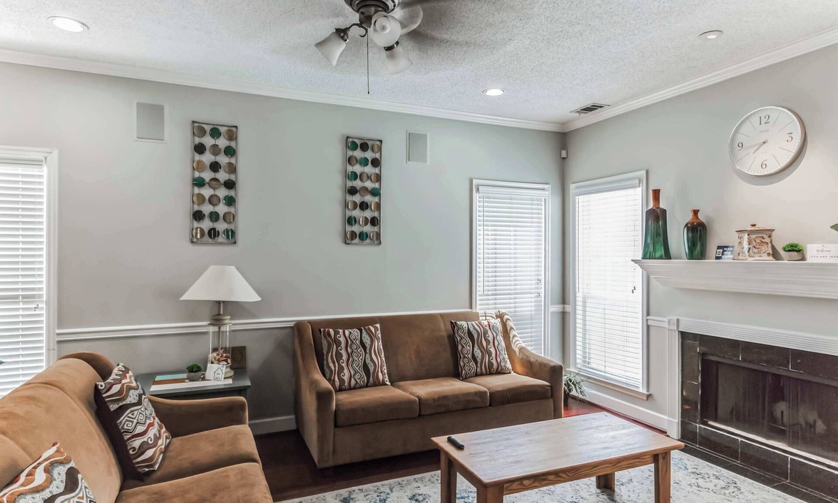 Savannah House | Private Pool, Patio & BBQ Near Downtown & Gardens