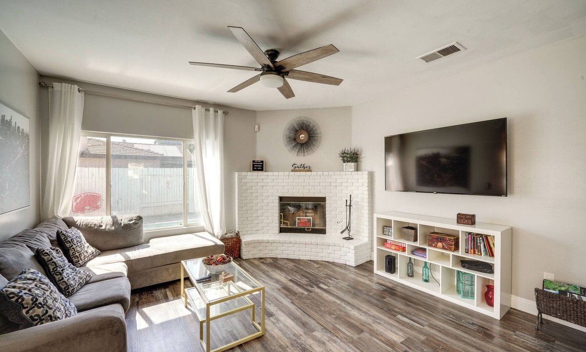 Pumpkin Center Cottage | Private Pool & Patio: Pet-friendly Bakersfield Gem