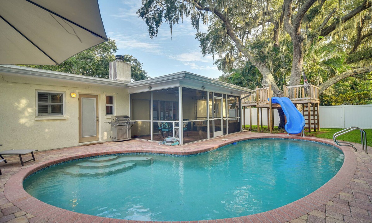 Largo Cottage | Private Pool, Slide & Treehouse: Largo Retreat
