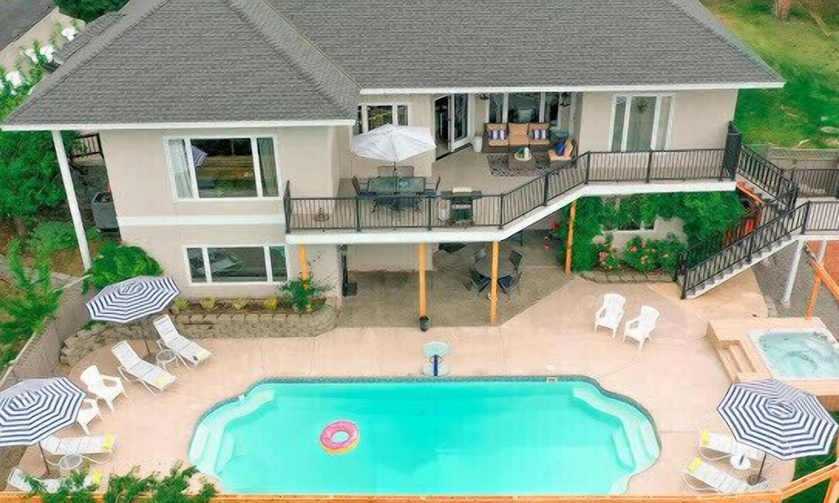 Manson House | Private Pool,Spacious Home with Hot Tub, Game Room and Lake Views!