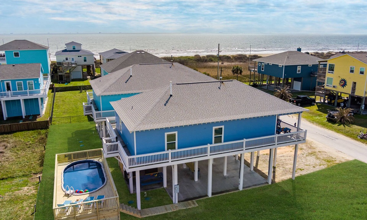 Crystal Beach House | Private Pool, Steps to Beach with Direct Access, Pet-friendly!