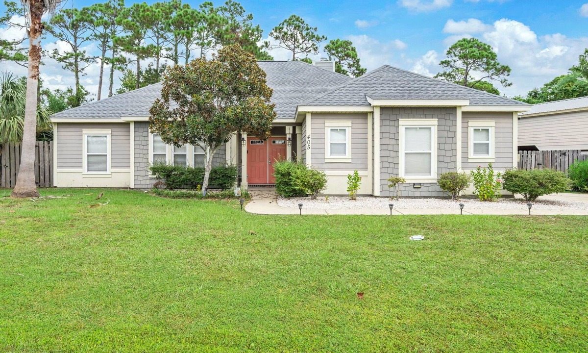 Upper Grand Lagoon House | ☀️Private Pool - Close to Beach - Free Parking - Pet Friendly