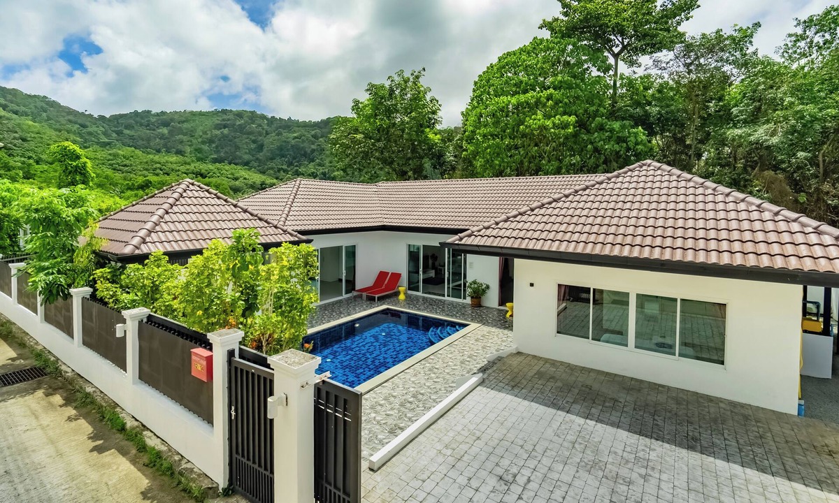 Chalong Villa | Private Pool Villa 4 bedrooms for family