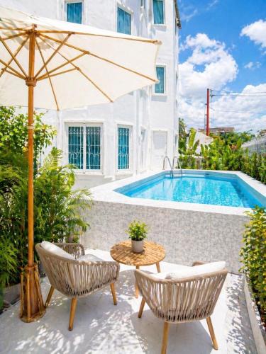 Chom Phon Villa | Private Pool Villa Resort style, Heart in bkk ,metro,cabaret show,RCA, jodd fair,chatuchak