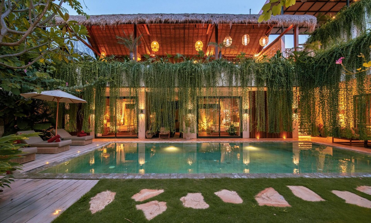 Tibubeneng Villa | Private Pool Villa | Rooftop Lounge | Berawa