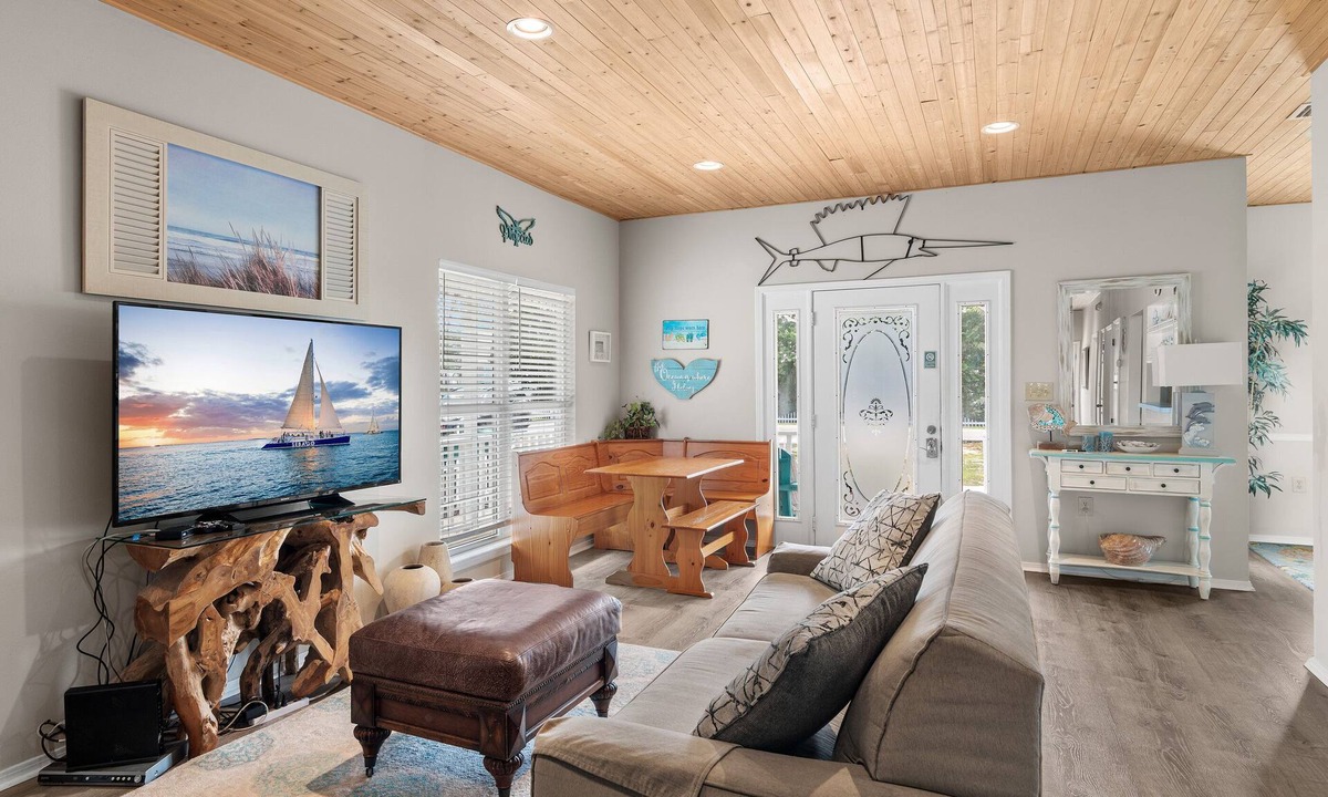 Crystal Beach House | ⭐Private Pool~Wraparound Porch~Balcony~Walk 2 Beach~3BR Crystal Cottage
