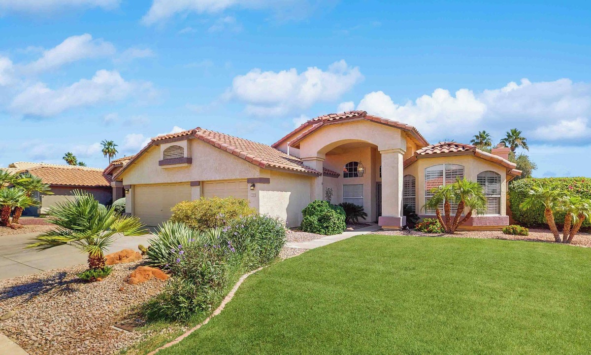 Avondale House | Private Pool, Yard & Pool Table! 'Avondale Abode'